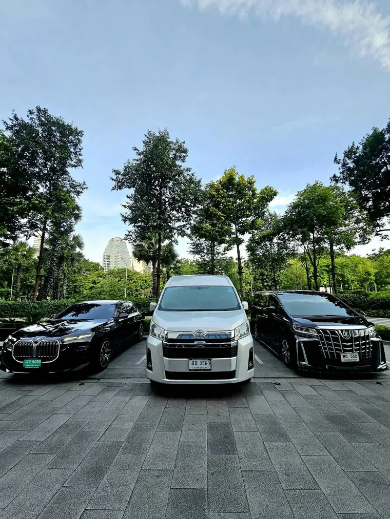 OneDD Tour VIP van fleet ready for transfers in Bangkok