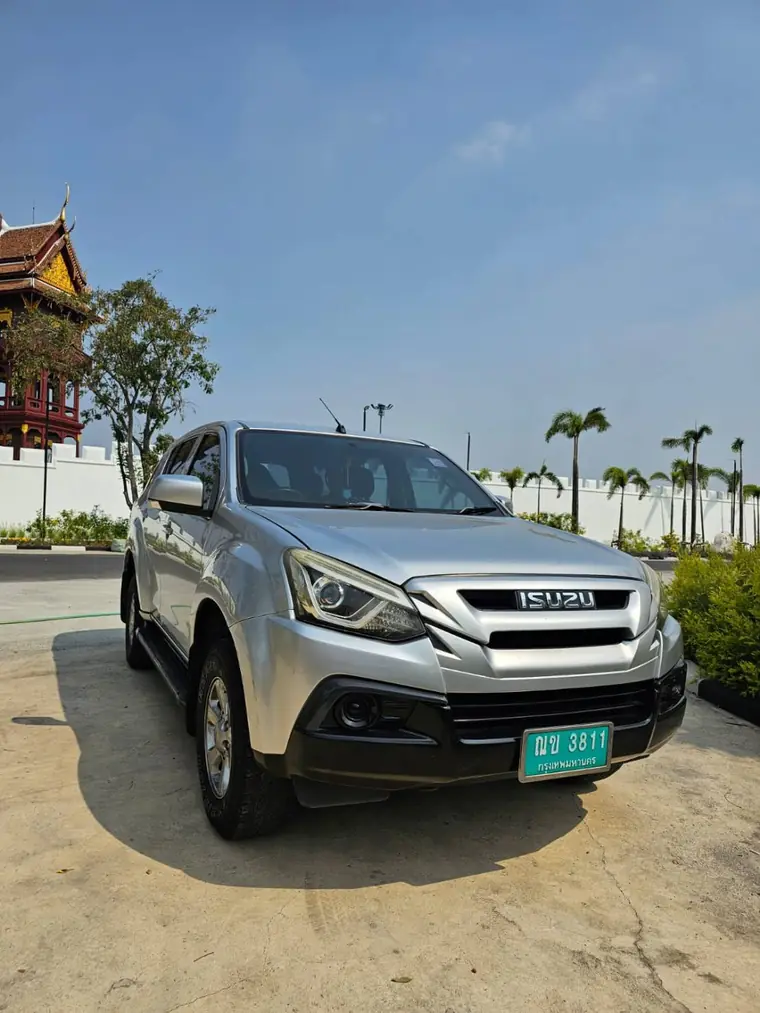 SUV for families and small groups of 2 to 5 passengers by OneDD Tour