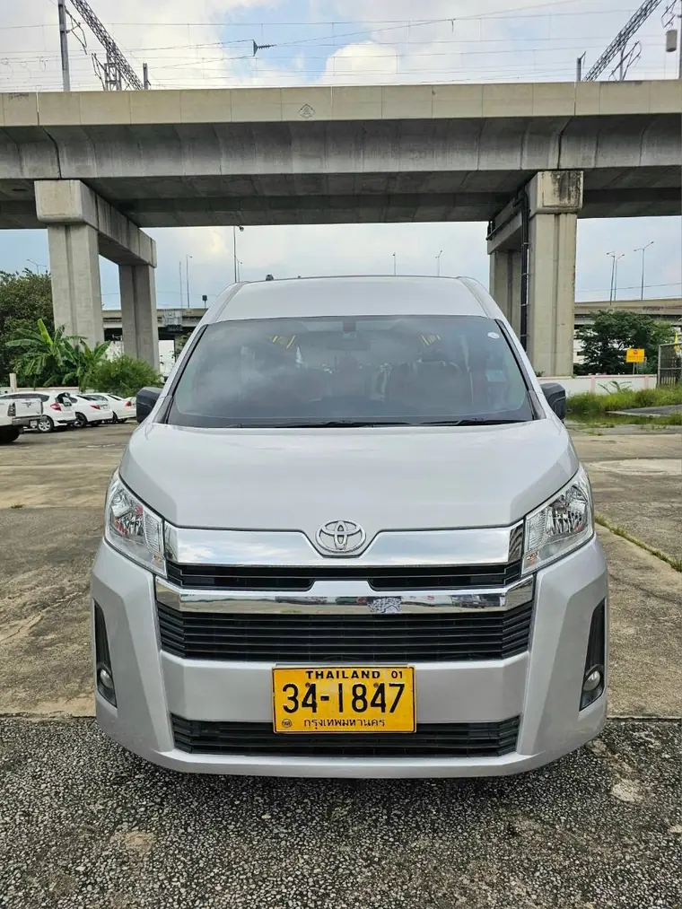 White Toyota Commuter van for 5 to 12 passengers by OneDD Tour