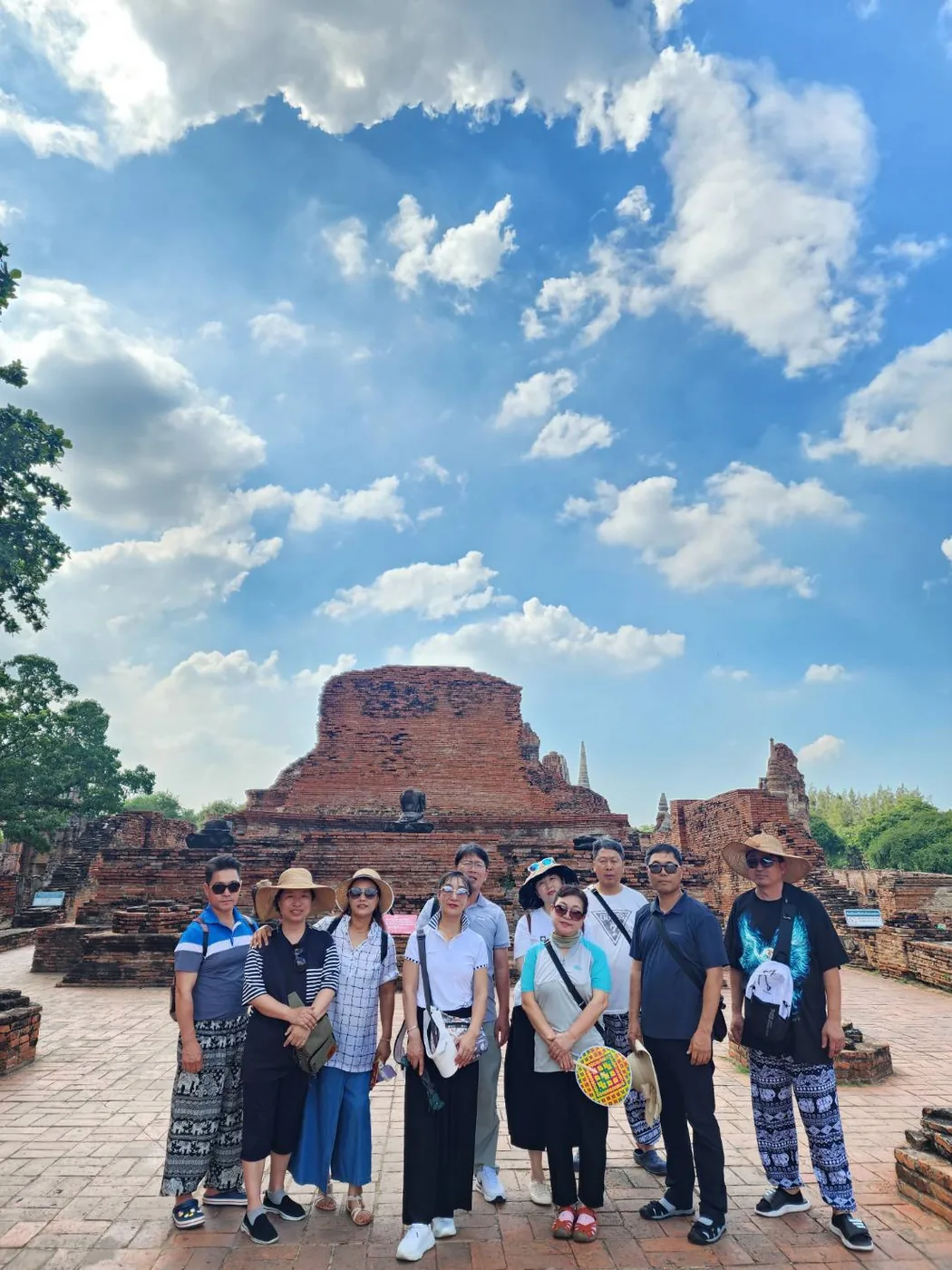 Guests at the Ayutthaya ruins — a trip with OneDD Tour by KrishHoliday