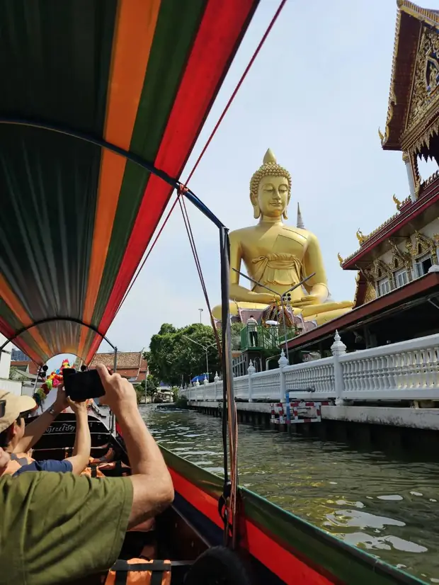 Passing the Big Buddha on the Chao Phraya — a trip with OneDD Tour