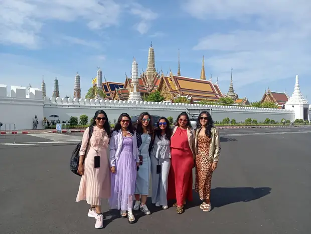 Guests at the Grand Palace — a trip with OneDD Tour