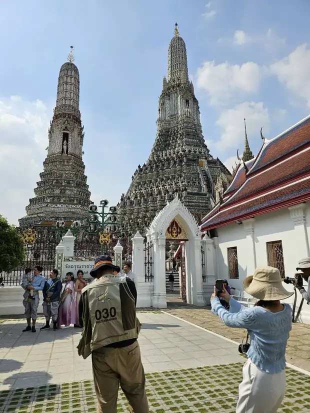 A photo session at Wat Arun — a trip with OneDD Tour