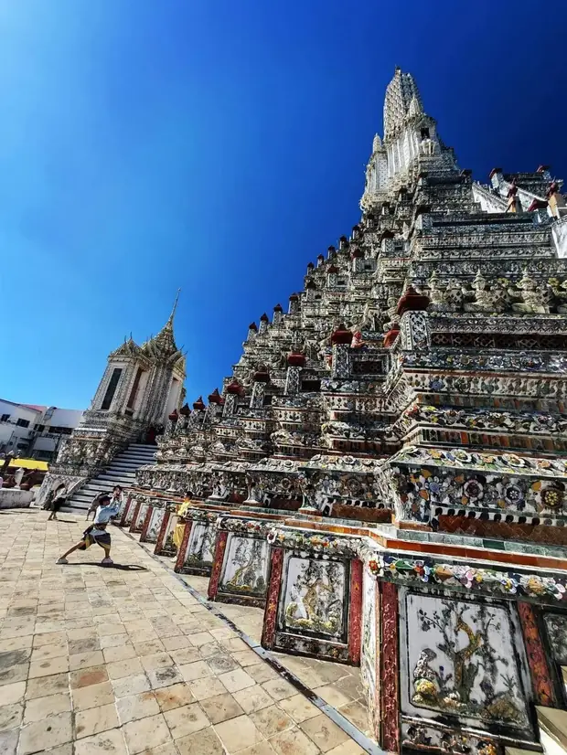 The Wat Arun prang up close — a trip with OneDD Tour