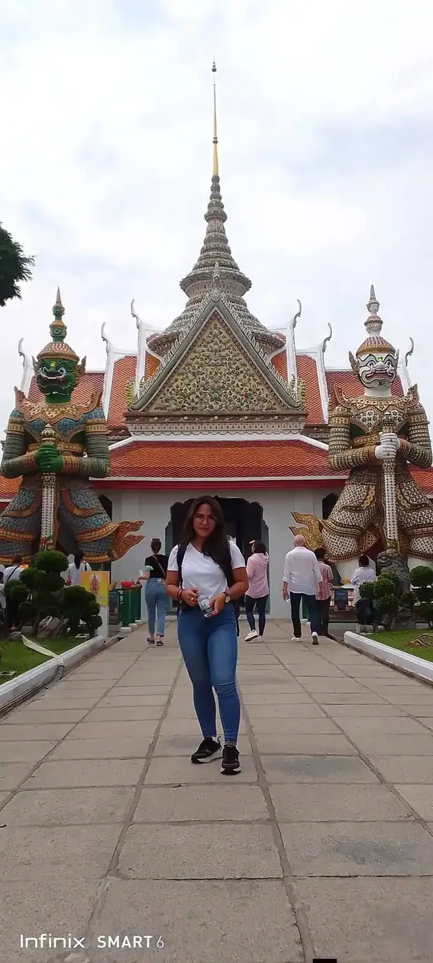 Visiting Wat Arun — a trip with OneDD Tour