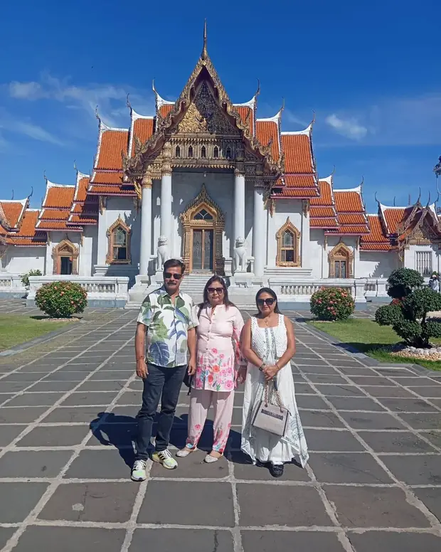 A family at Wat Benchamabophit — a trip with OneDD Tour