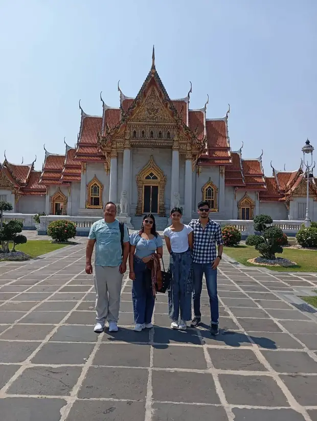 Guests at Wat Benchamabophit — a trip with OneDD Tour